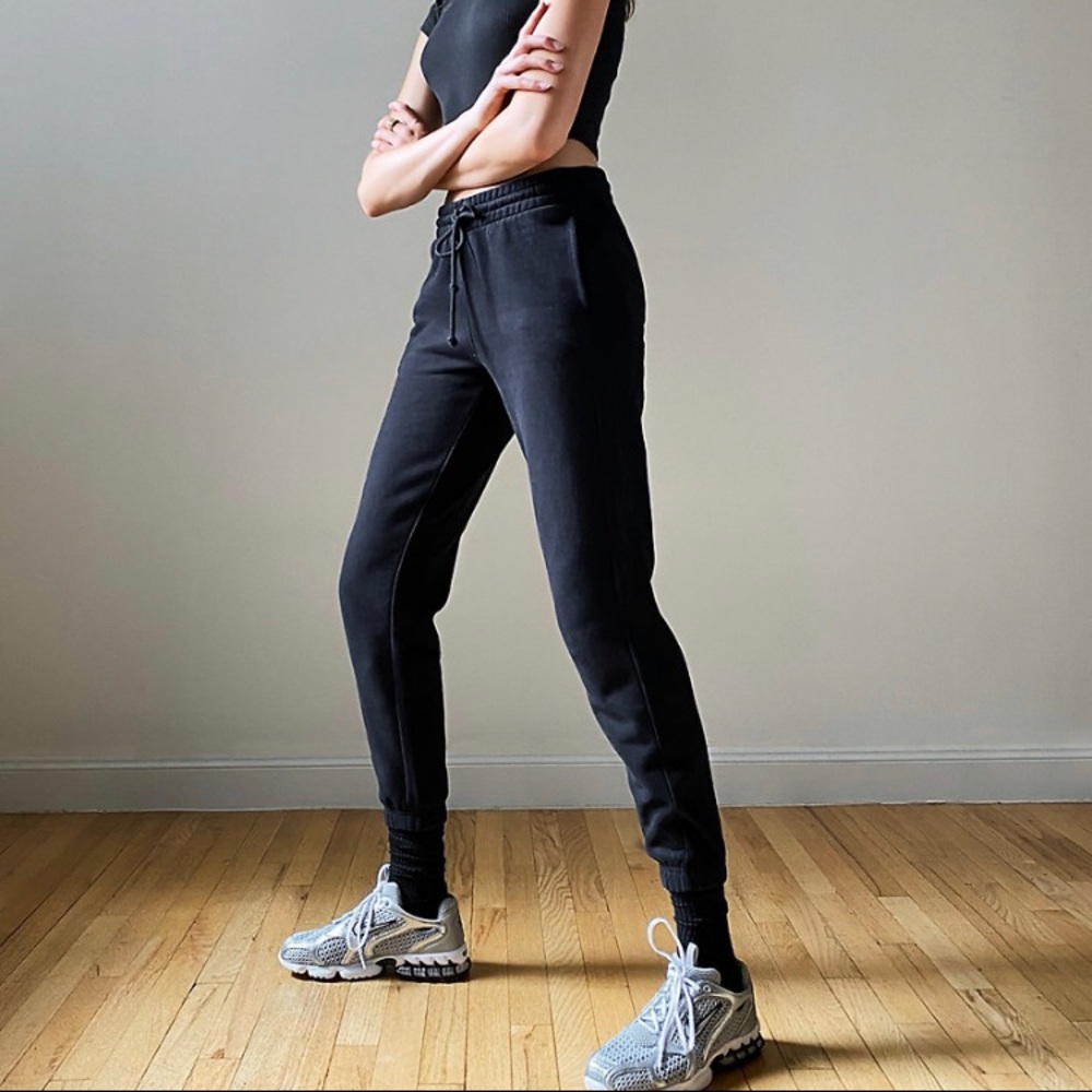 NWOT Aritzia TNA Boyfriend Cozy Fleece Sweatpants